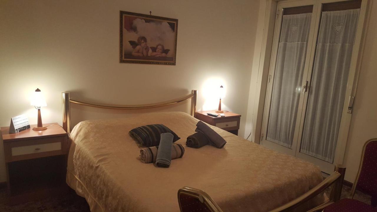 B&B United States Of Europe Catânia Exterior foto